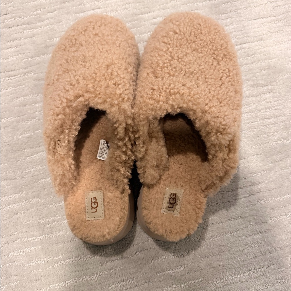 UGG Shearling Slip-On Clog in Light Brown
